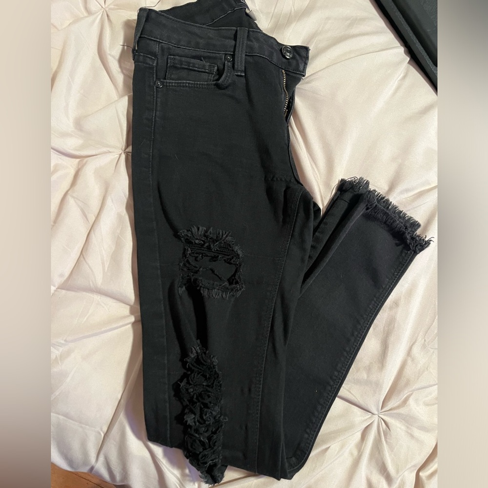Woman’s JUST BLACK ripped skinny jeans